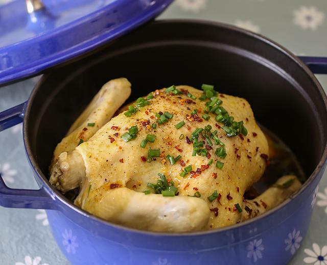 Staub黑珐琅铸铁锅无水葱油鸡的做法