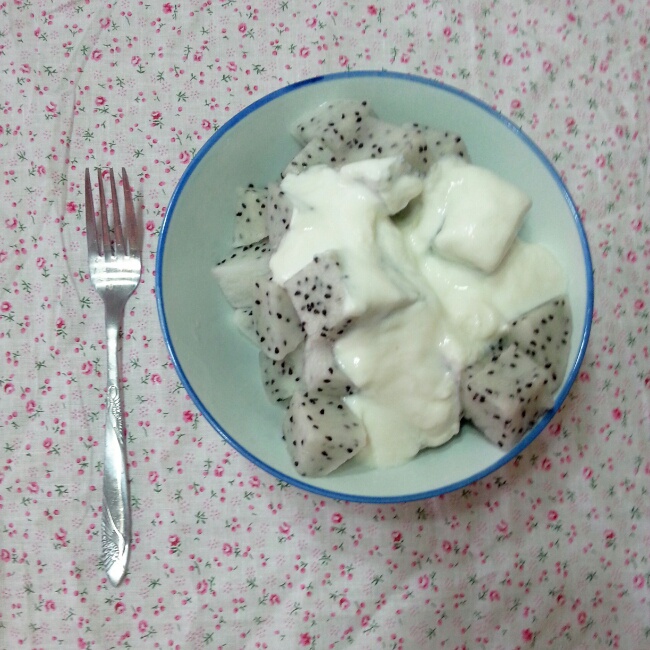 缤纷水果酸奶沙拉