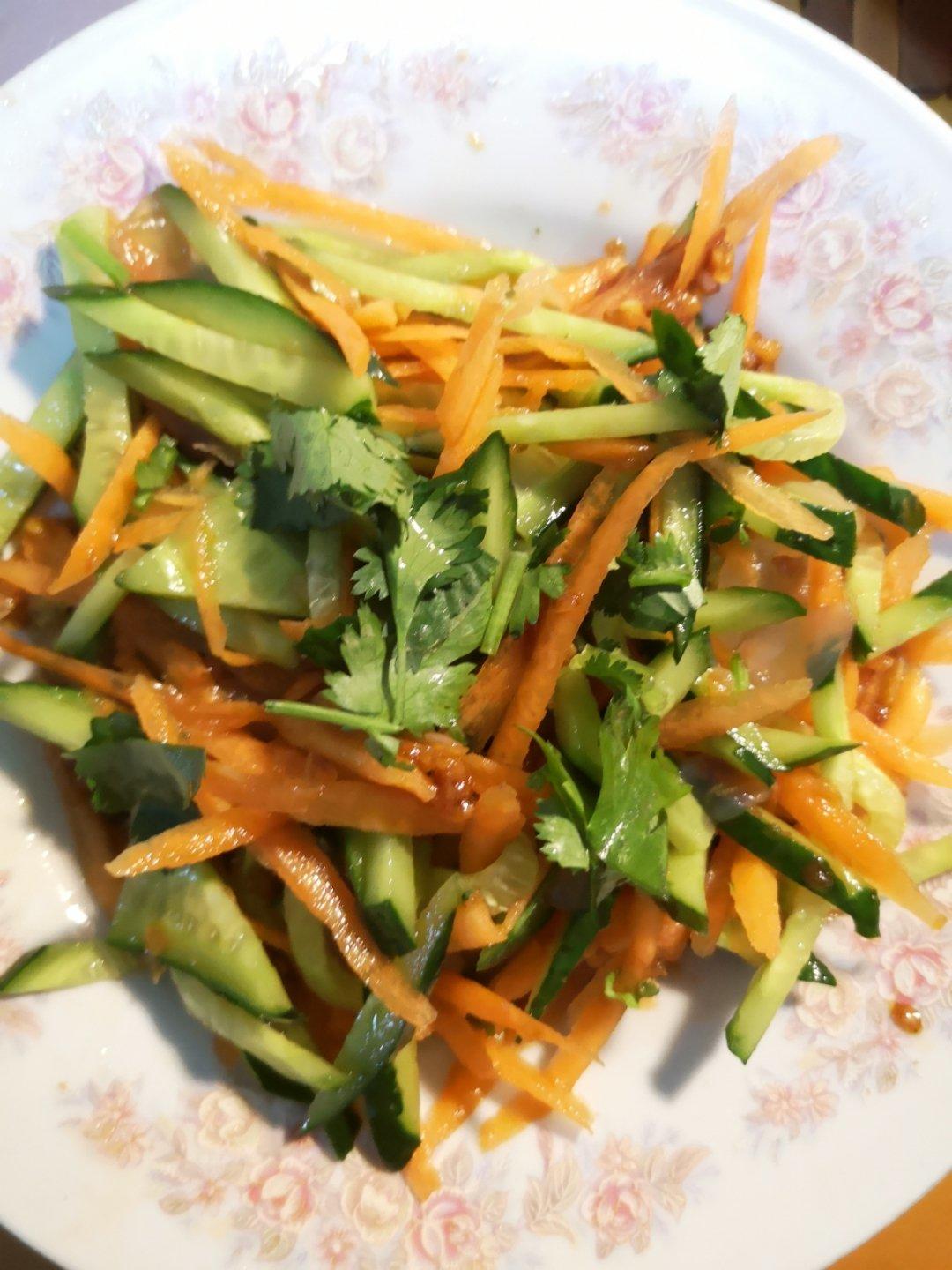 凉拌海蜇黄瓜丝