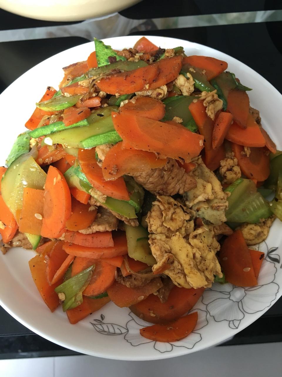 胡萝卜青瓜炒肉