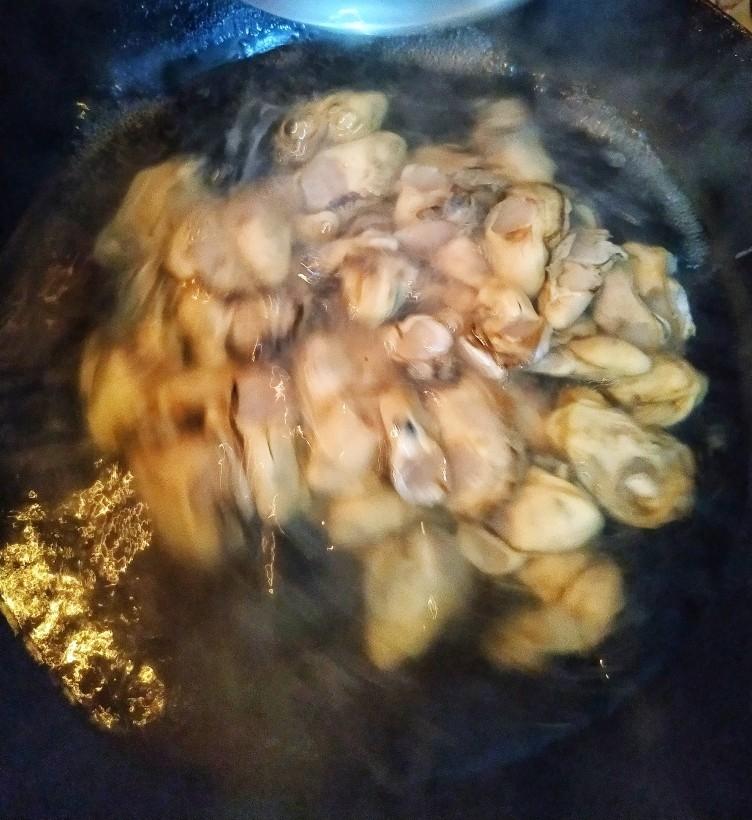 爆炒海蛎子的做法 步骤5