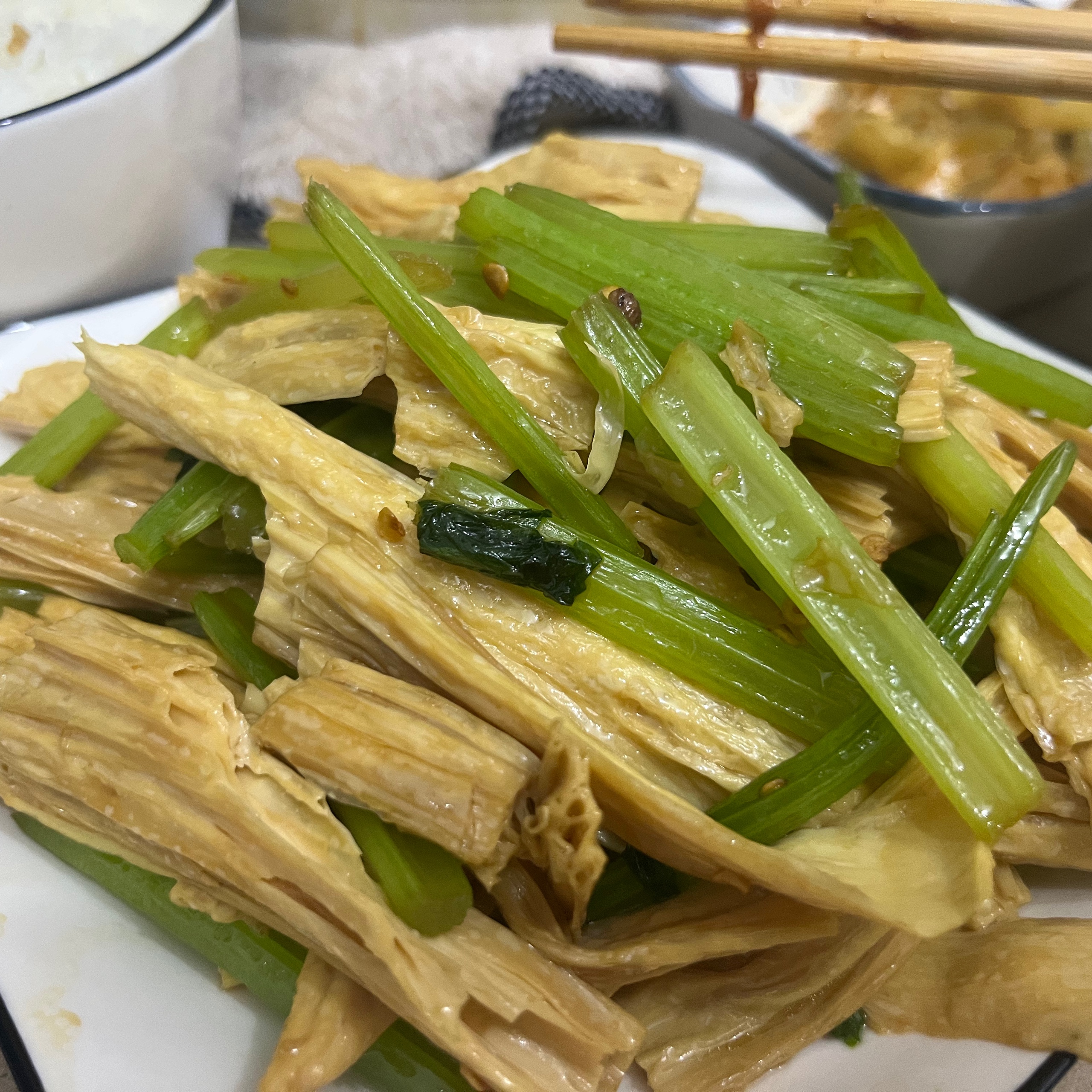 红油芹菜腐竹