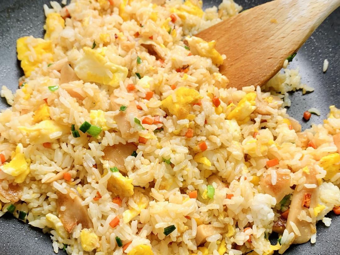 厨师长教你“蛋炒饭”如何做才好吃，答案都在这里面！