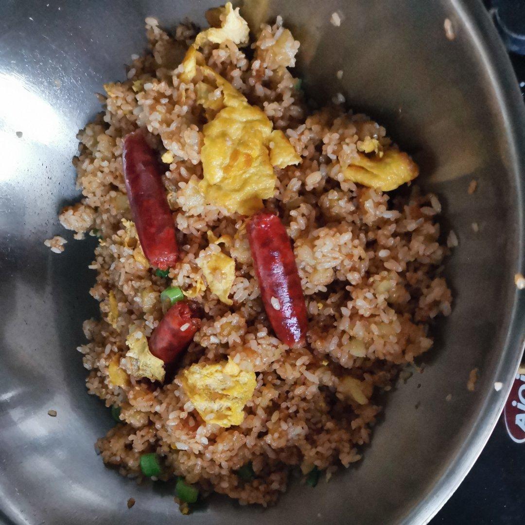 邻居抢着来我家吃土豆香肠炒饭，原来这么香！