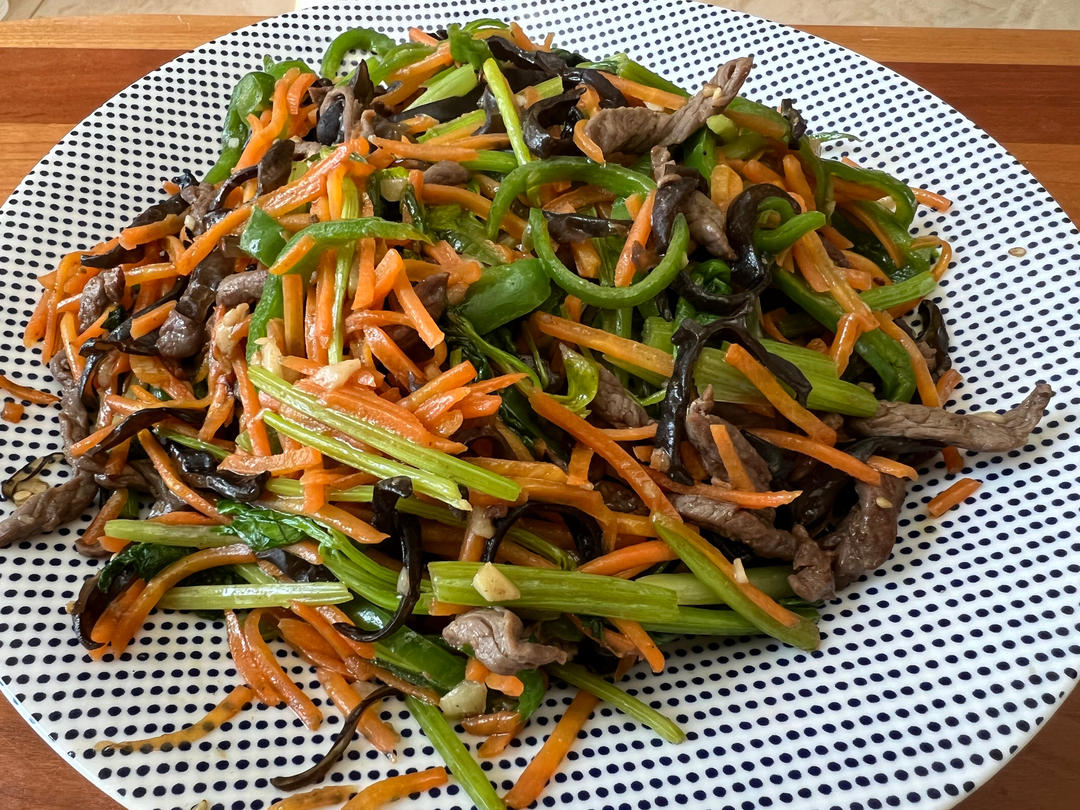 胡萝卜木耳炒肉丝