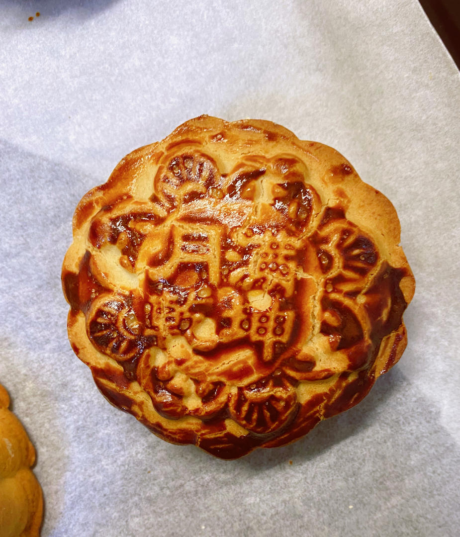 广式月饼—蛋黄莲蓉月饼