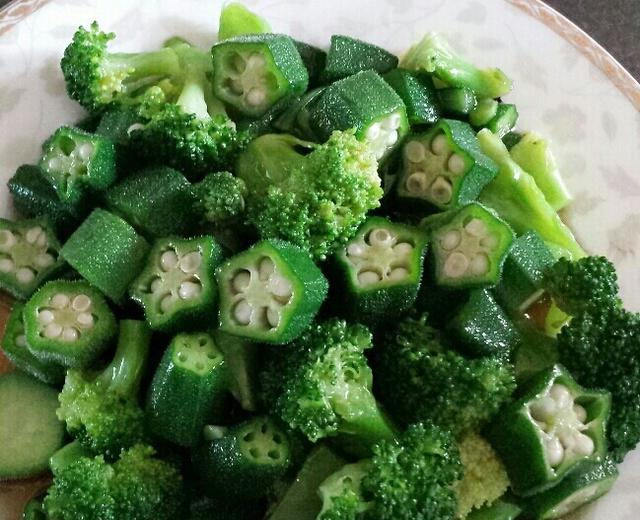 西兰花炝拌秋葵（夏日佳选）