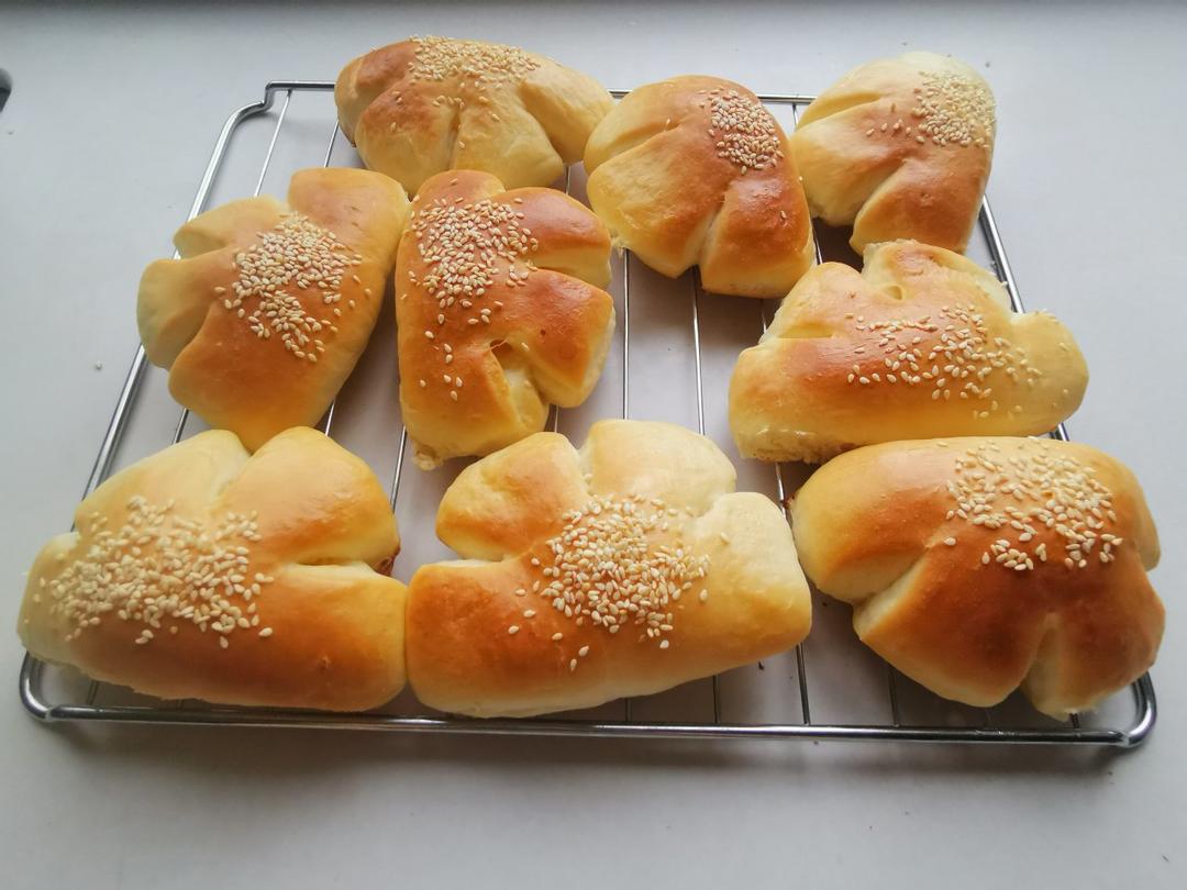 复古卡仕达夹馅面包