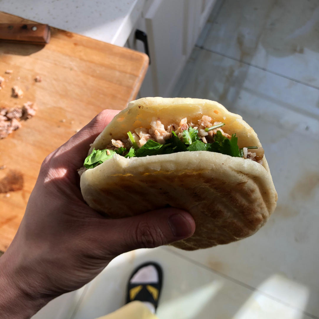 肉夹馍，满满一口都是肉，无敌满足