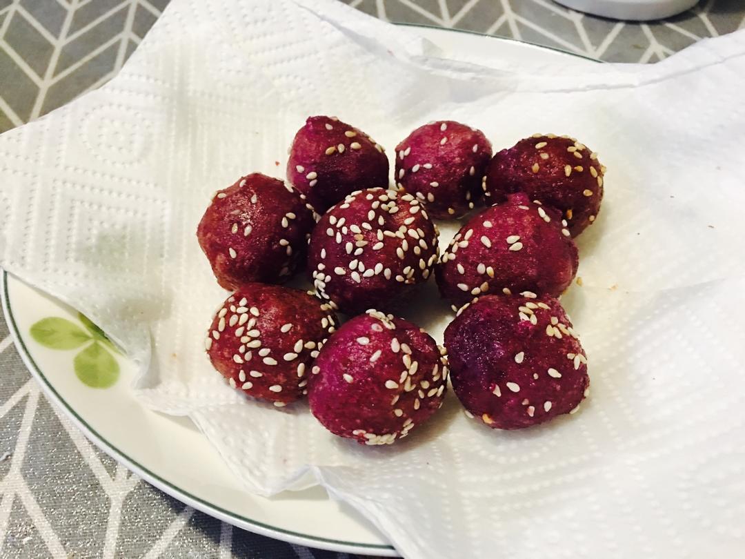 紫薯芝麻球