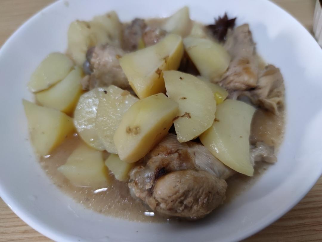 鸡腿炖土豆 上桌秒空盘 汤都喝干了！