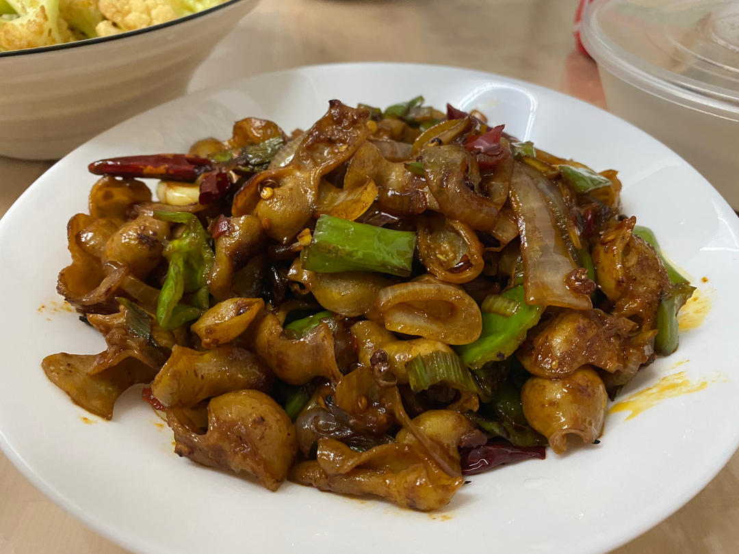 🔥干煸肥肠这样做，实在是太香了，好吃到停不下来😄