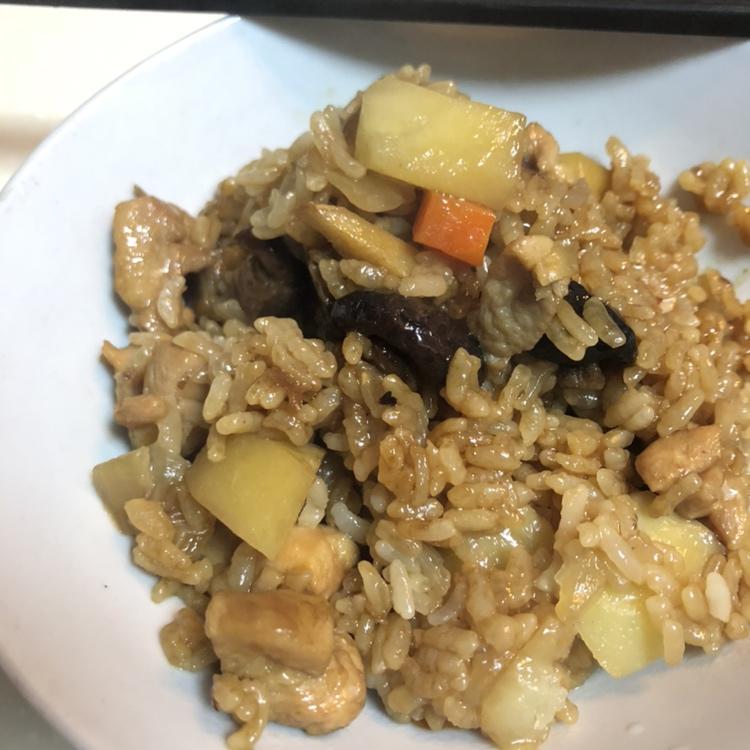 【香菇鸡肉焖饭】