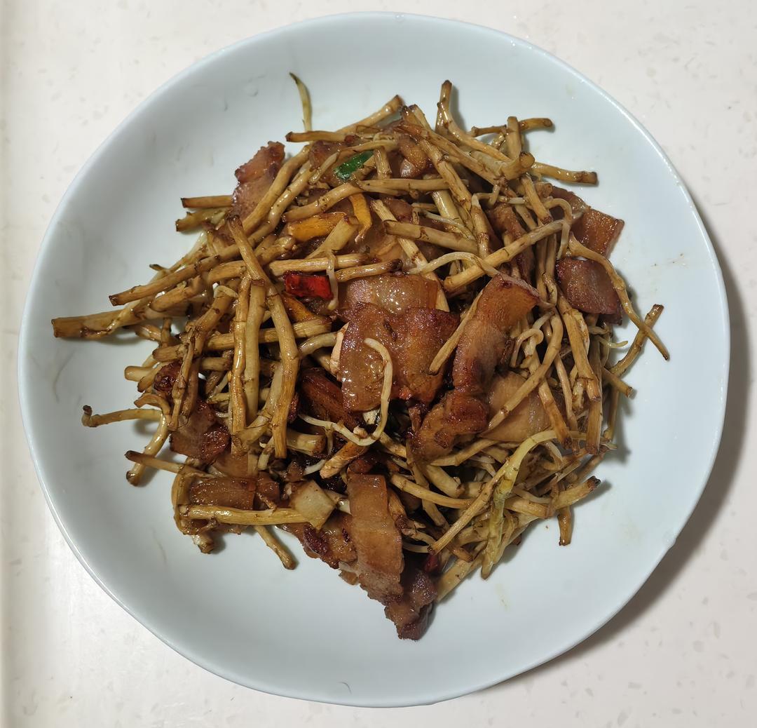 藜蒿炒腊肉