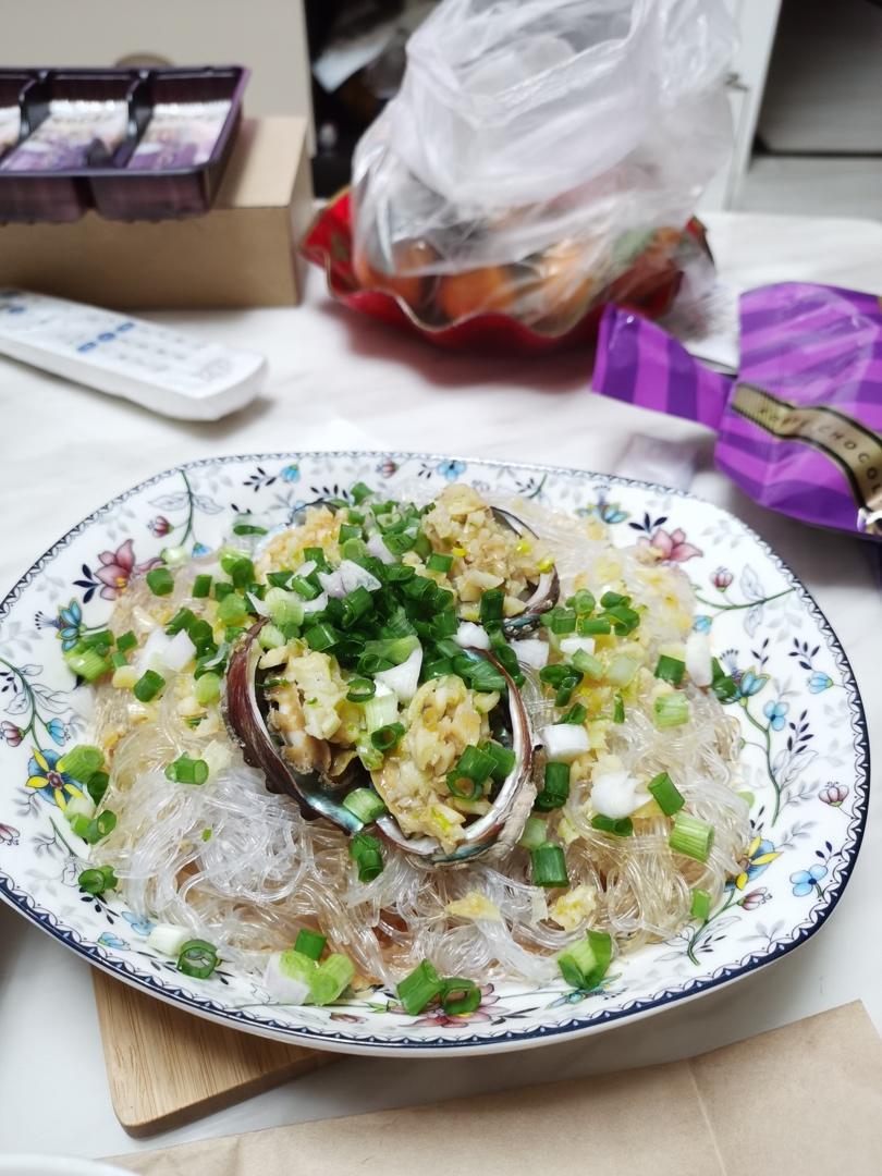 蒜蓉粉丝蒸鲍鱼