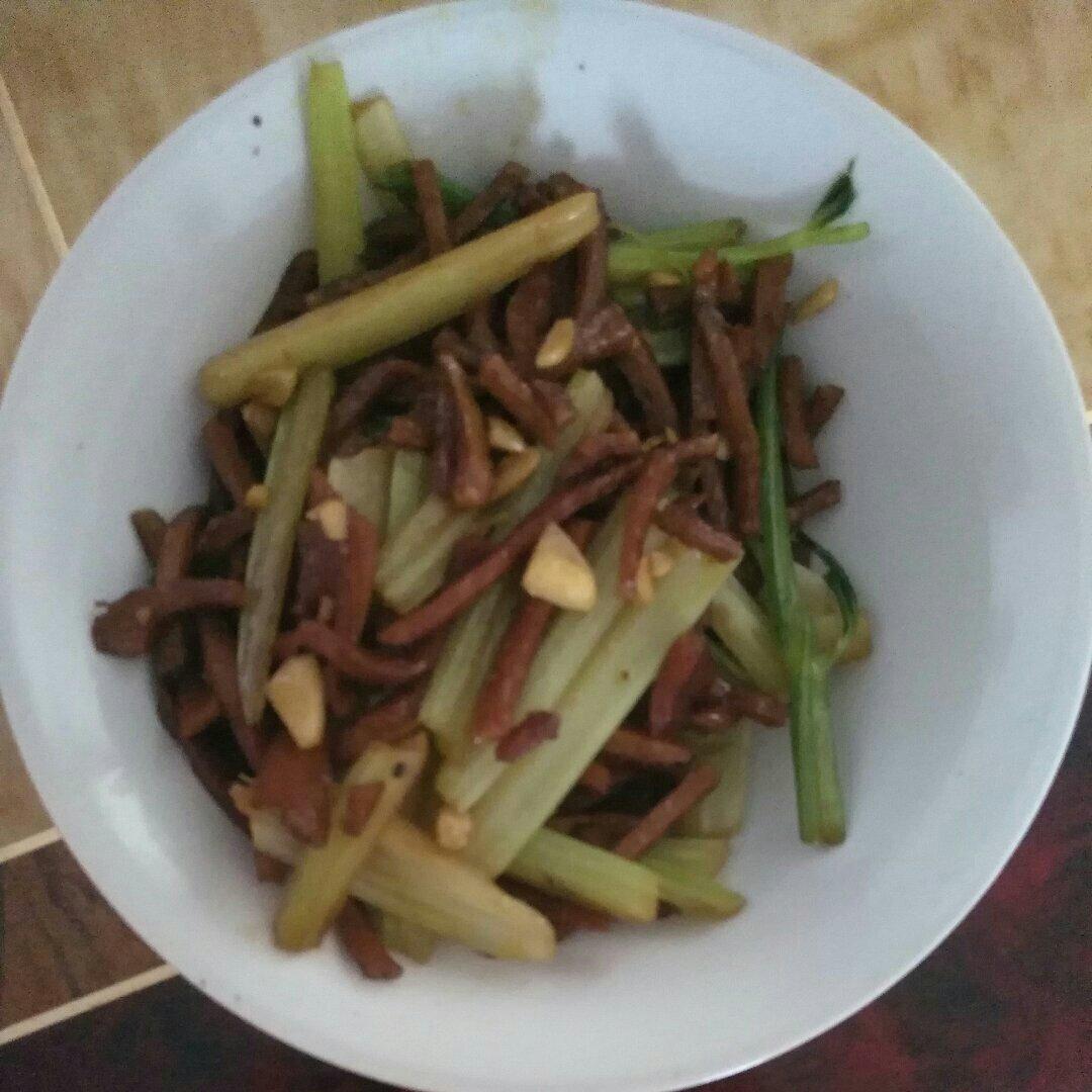 芹菜炒香干