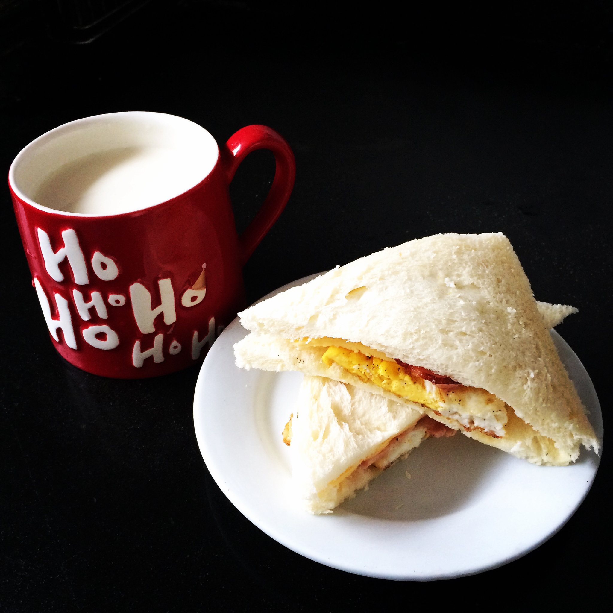 自制鸡蛋培根三明治