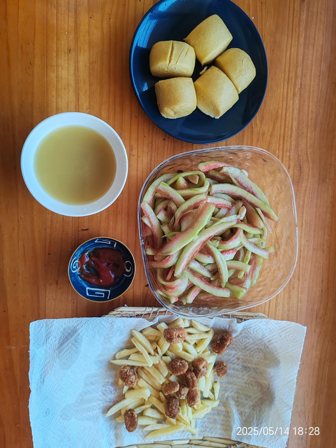 果然是来报恩的🍉酸爽脆口的凉拌西瓜皮也太好吃了吧！
