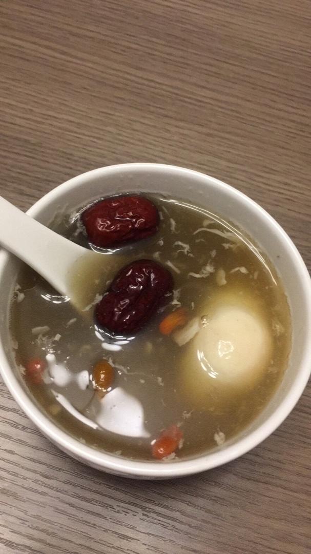 春夏季温补红糖红枣枸杞炖鸡蛋