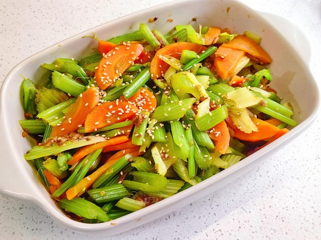 凉拌芹菜