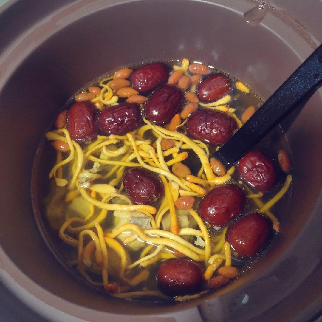 虫草花母鸡汤