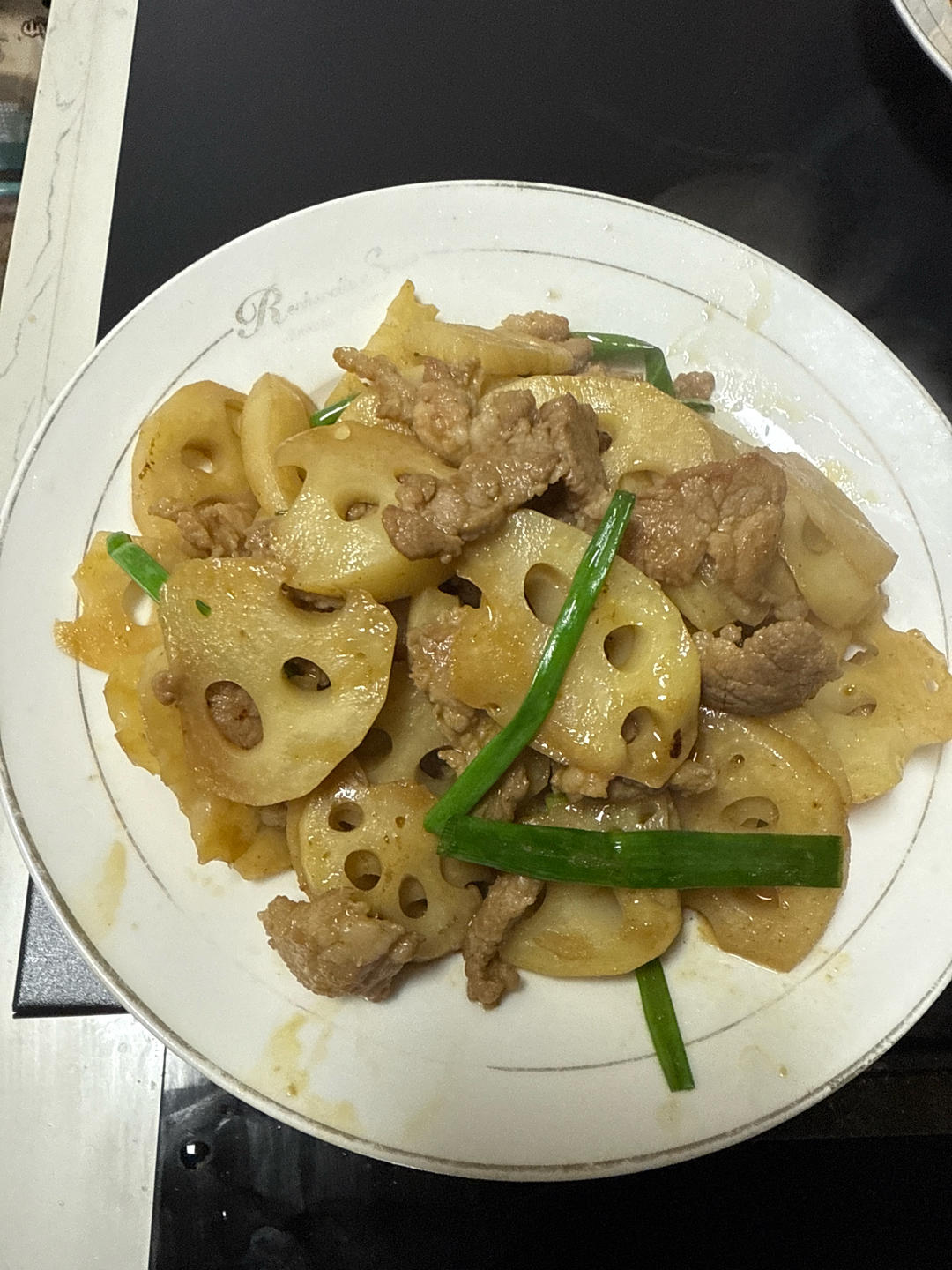 莲藕炒牛肉巨巨巨…好吃！！