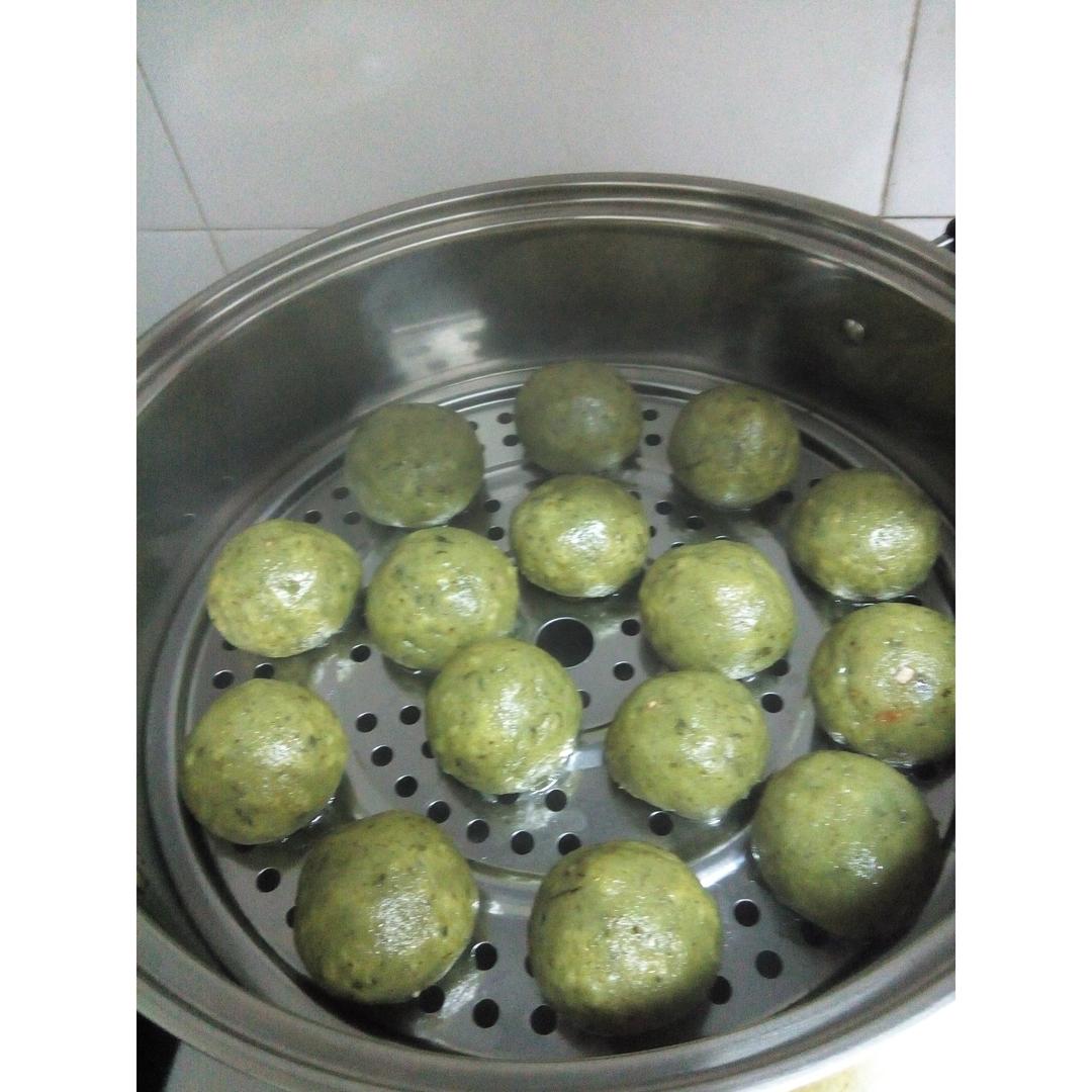 猪仔爱美食做的芥菜团子