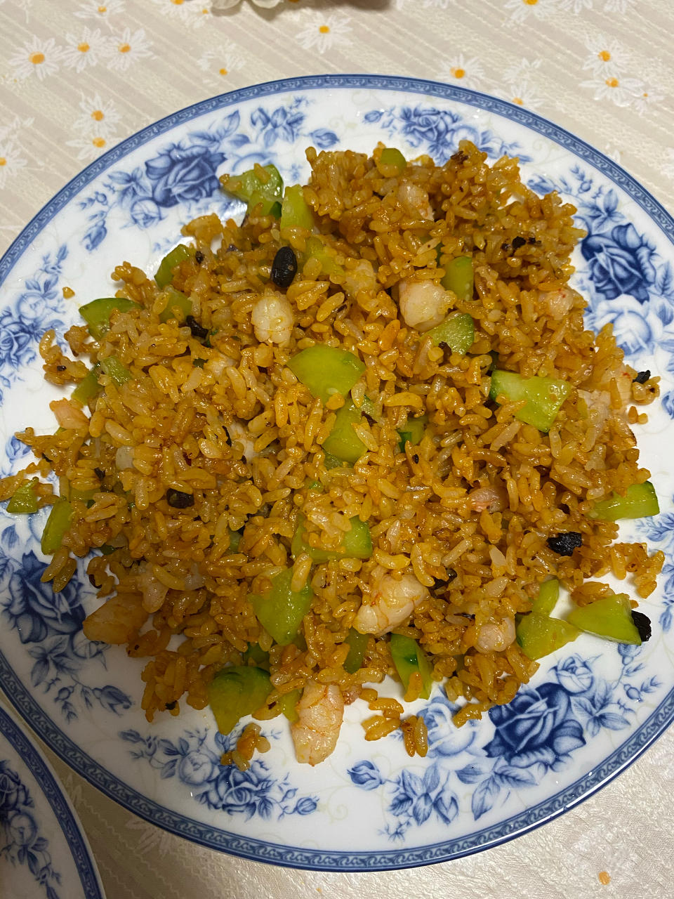 蛋炒饭不要只放鸡蛋了，加点老干妈，生抽耗油都不需要了，香喷喷