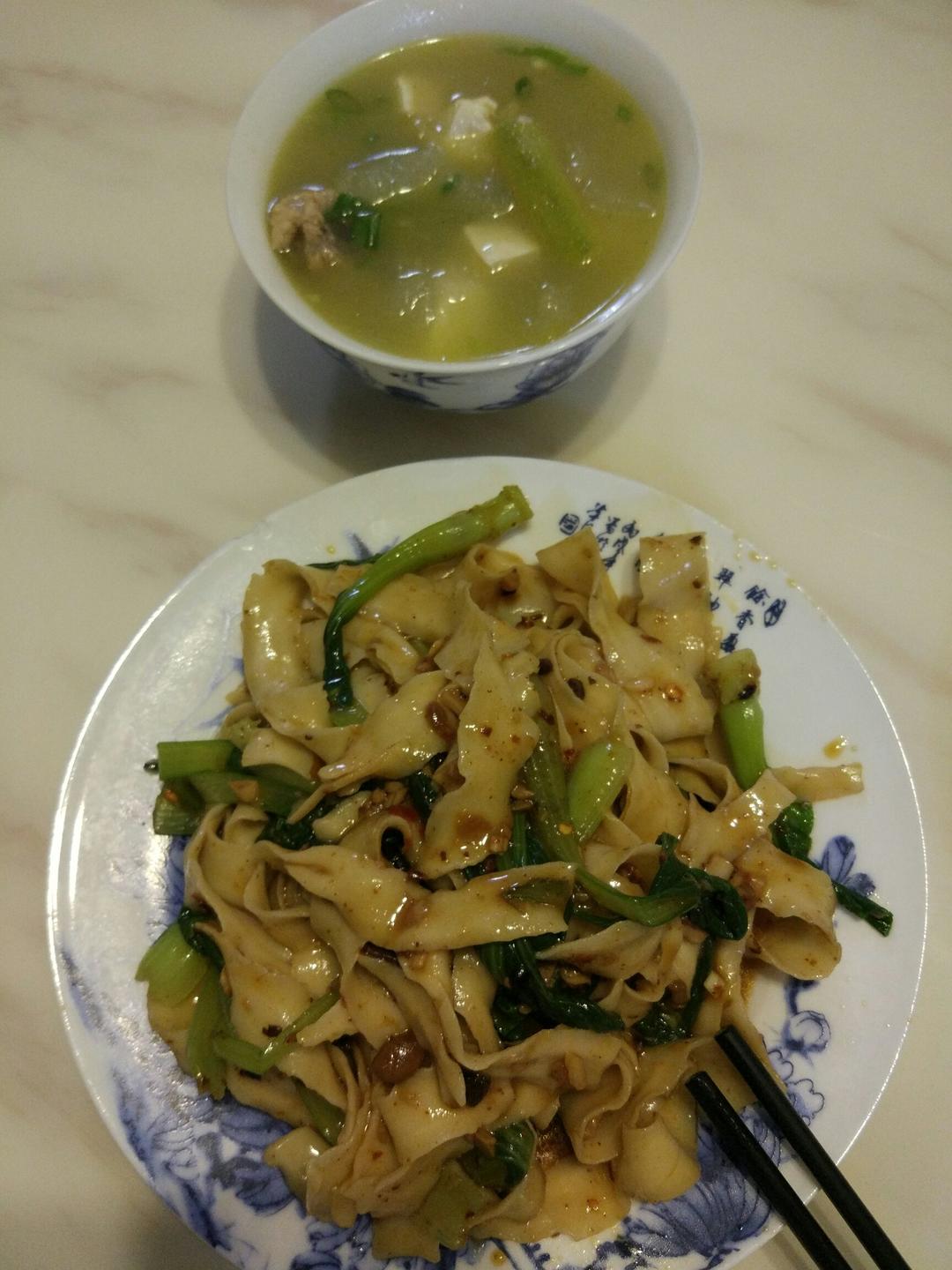 油泼刀削面