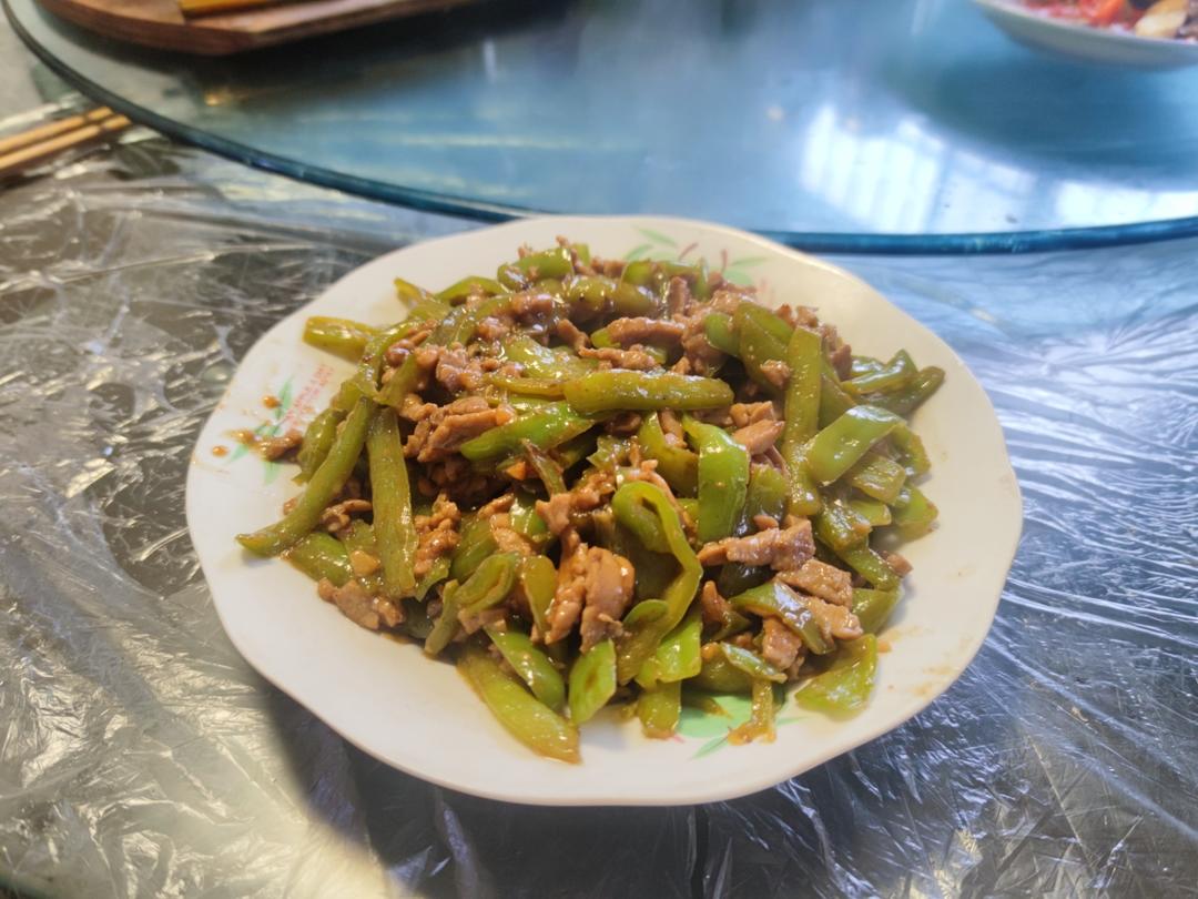 青椒肉丝，这样炒太好吃了。