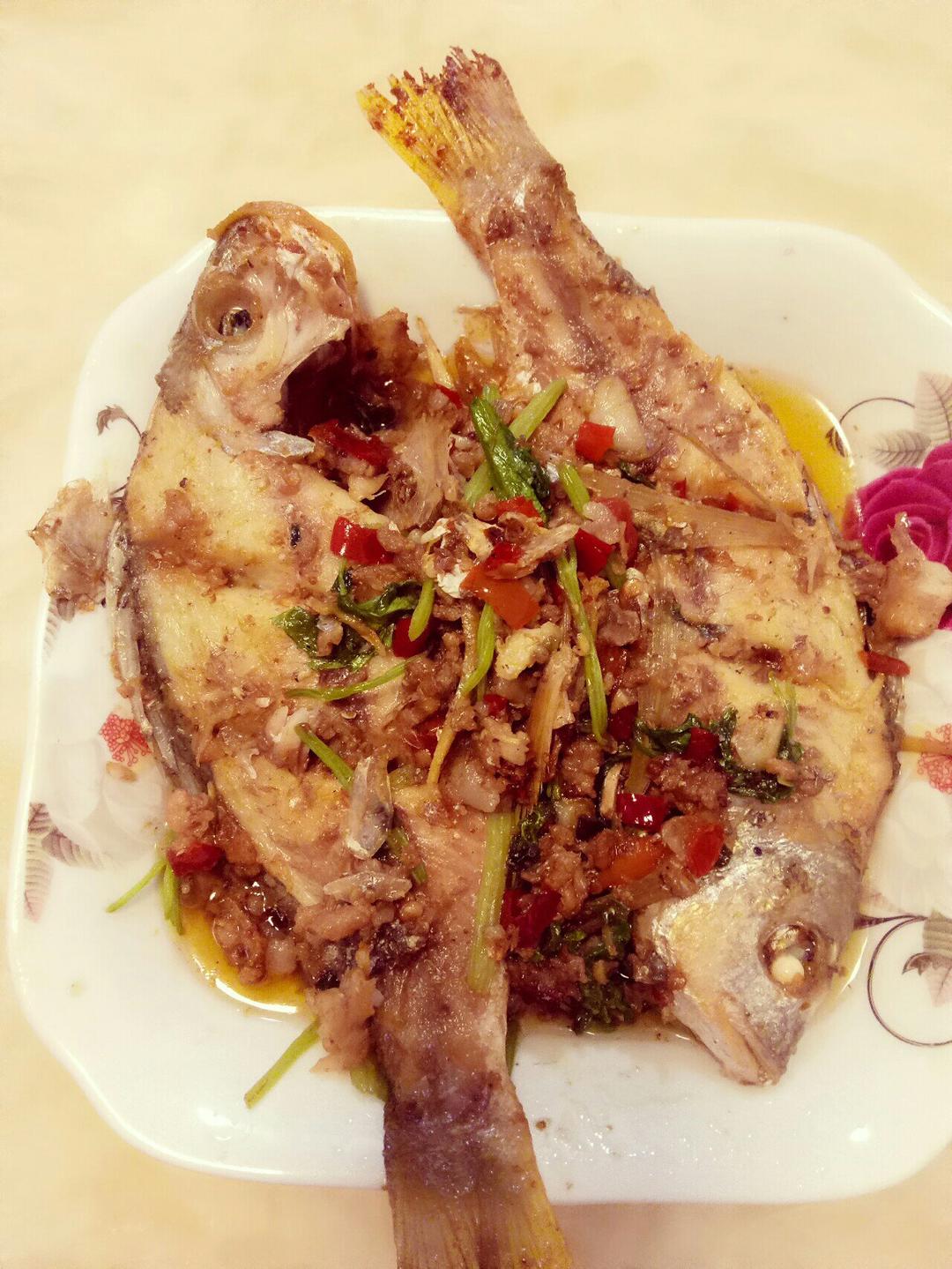 手机用户3185l9mb做的红烧海鲫鱼