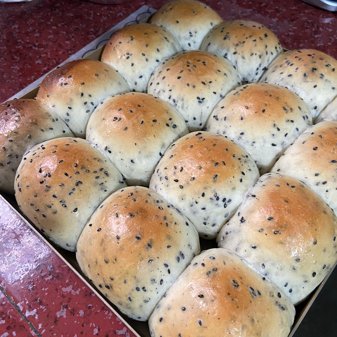 咸香柔软的黑芝麻小餐包｜新手友好