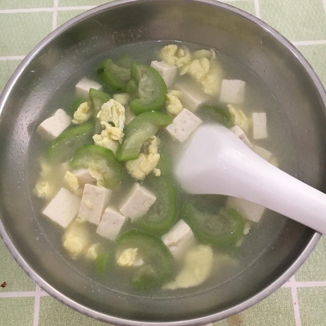 丝瓜豆腐汤（附奶白色汤方法）