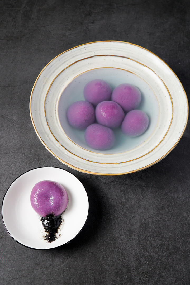 紫薯黑芝麻流心汤圆