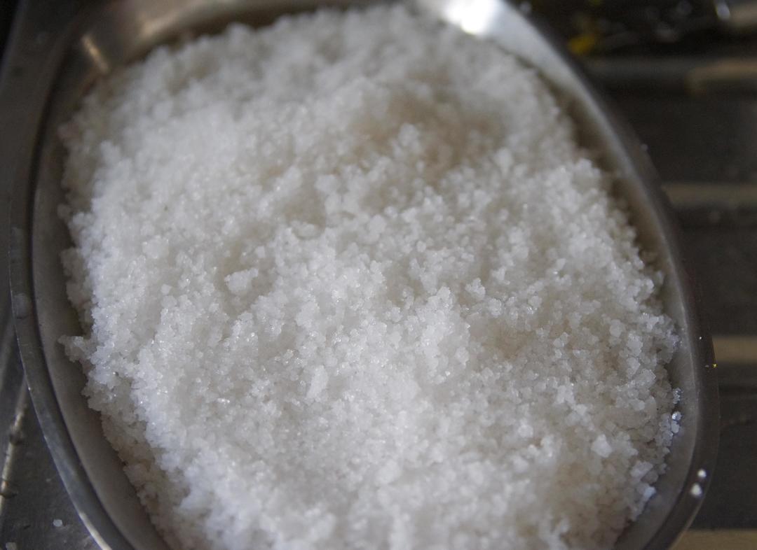 盐焗罗非鱼的做法 步骤5