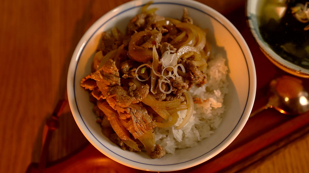 洋葱猪肉丼｜一汤一饭，日式饮食的极简平衡