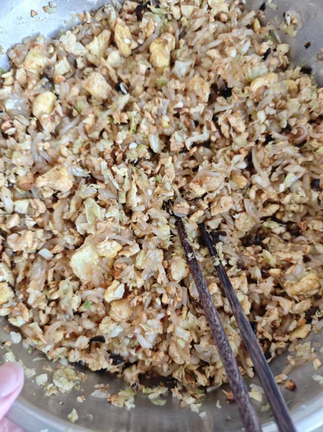 包心菜鸡蛋粉条包子