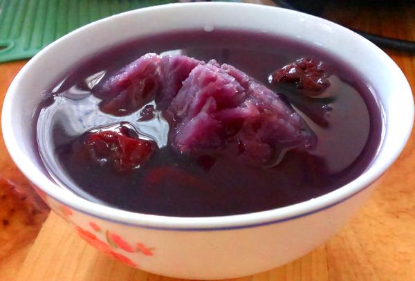 紫薯银耳红枣甜汤