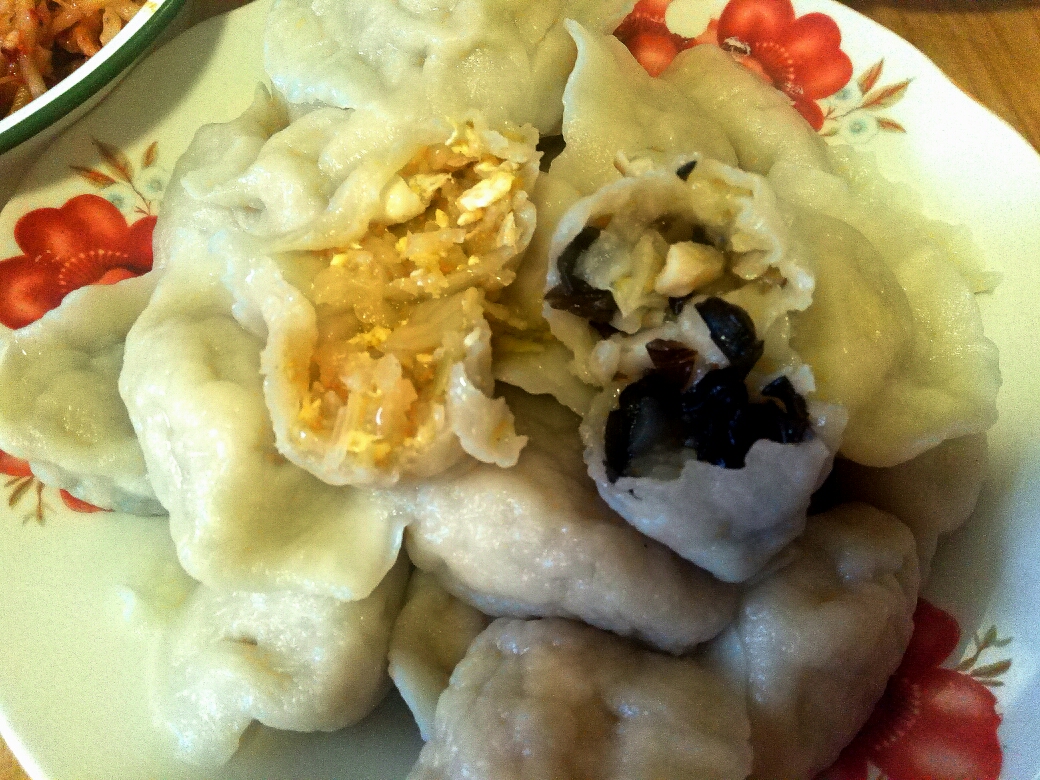 东北人家的饺子（酸菜肉馅，酸菜鸡蛋馅，白菜木耳馅）的做法