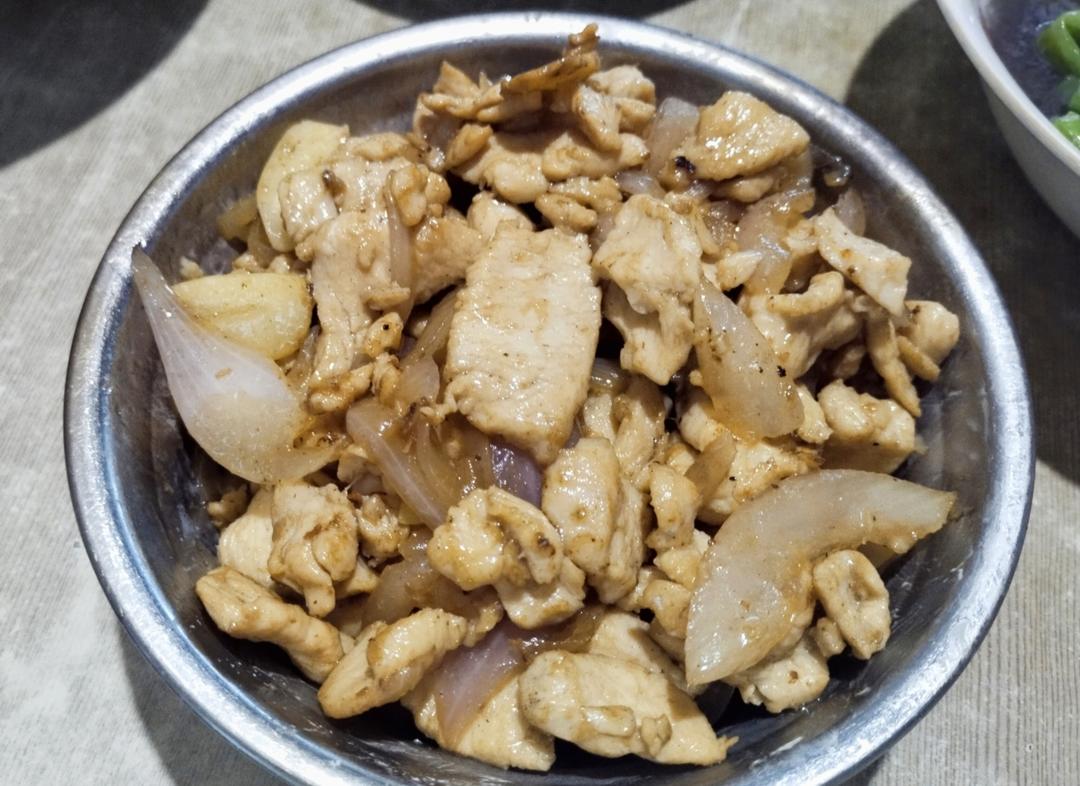 洋葱炒鸡胸肉