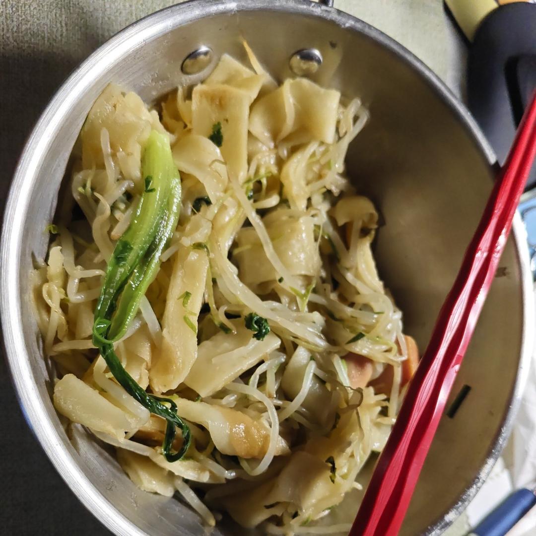 干爽的豆芽炒饼