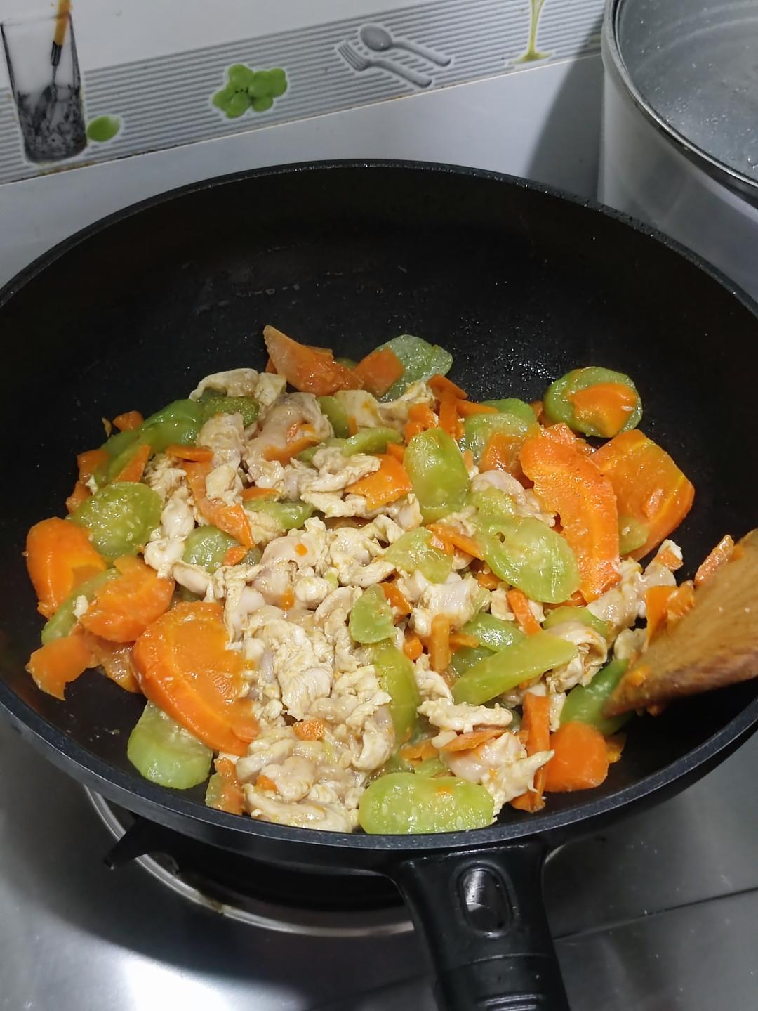 鸡胸肉炒西兰花