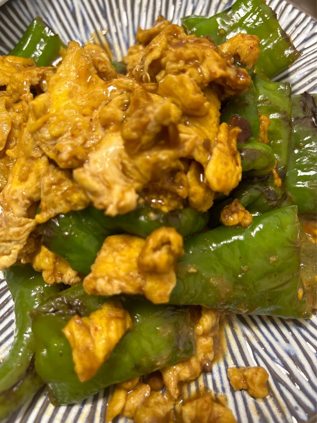 超级下饭的虎皮青椒炒鸡蛋！三碗饭都不够