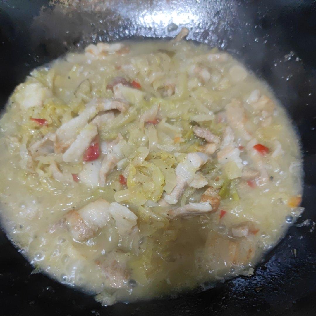 东北酸菜炖白肉