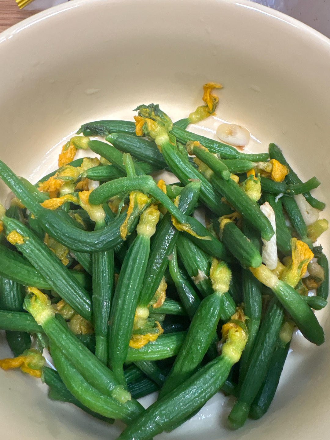 清炒顶花黄瓜仔
