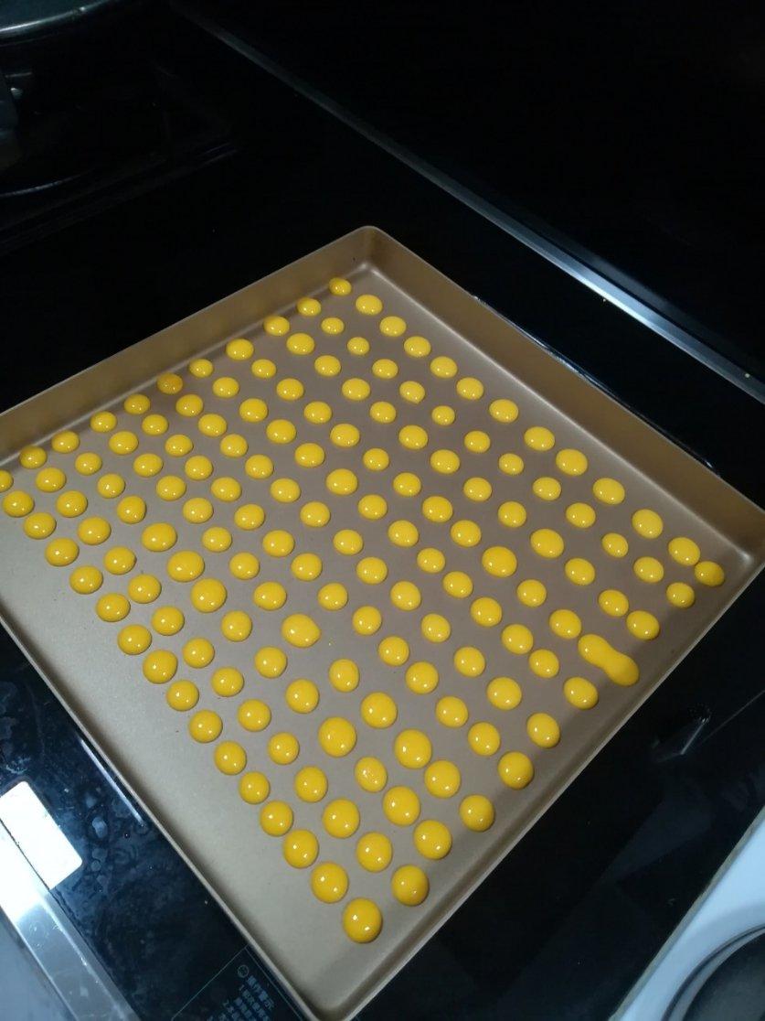 入口即化的无添加蛋黄溶豆