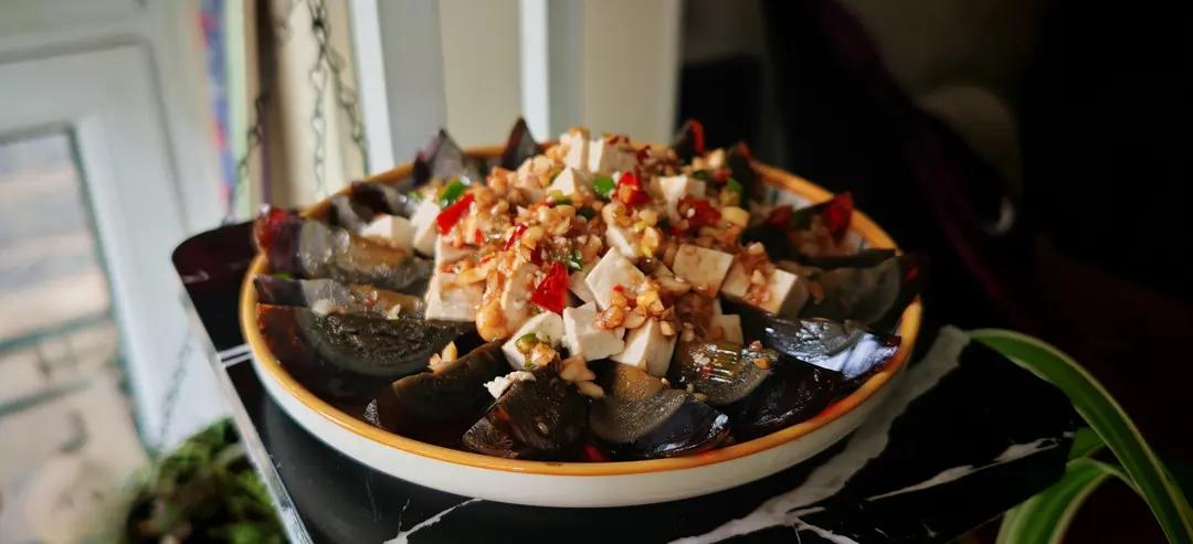皮蛋拌豆腐