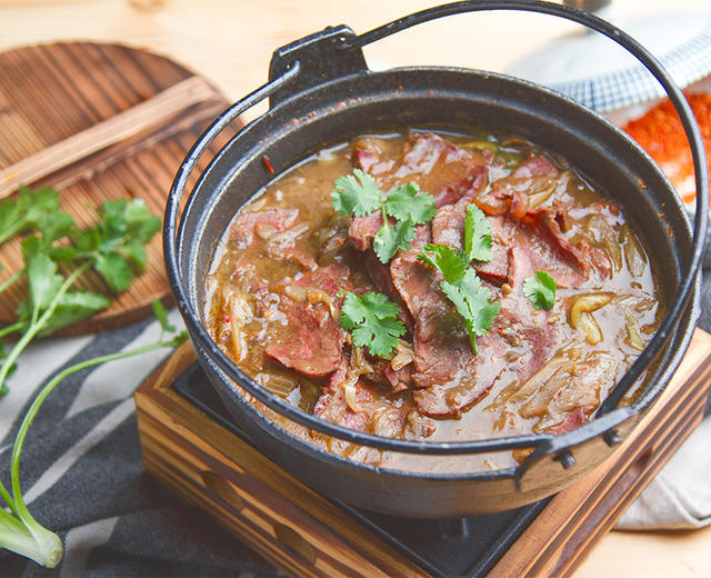 酸香牛肉锅的做法