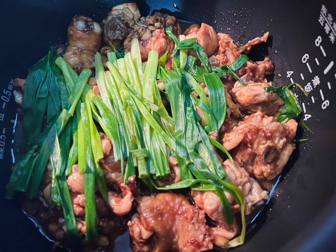 香味十足的沙姜鸡煲