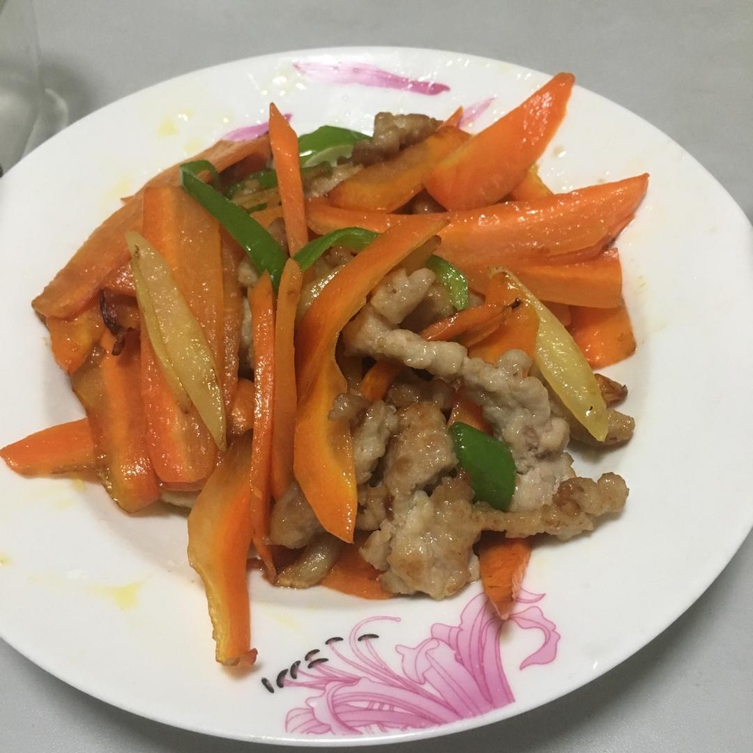 超下饭的青椒胡萝丝炒肉
